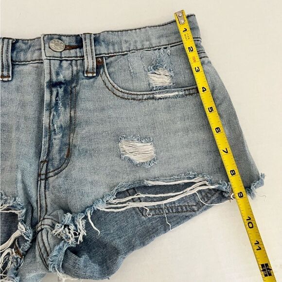 UO BDG Essential Mid-Rise Denim Short Blue Size 25W Frayed Jean Shorts Thrashed - Picture 11 of 13